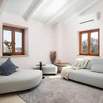 Casa Castel - Old Town House Ferienhaus Pula