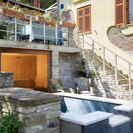 Casa Castel - Old Town House Casa de Férias