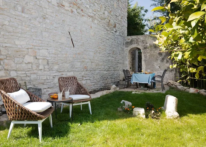 Semesterbostad Casa Castel - Old Town House