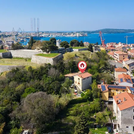Casa Castel - Old Town House Dom wakacyjny Pula